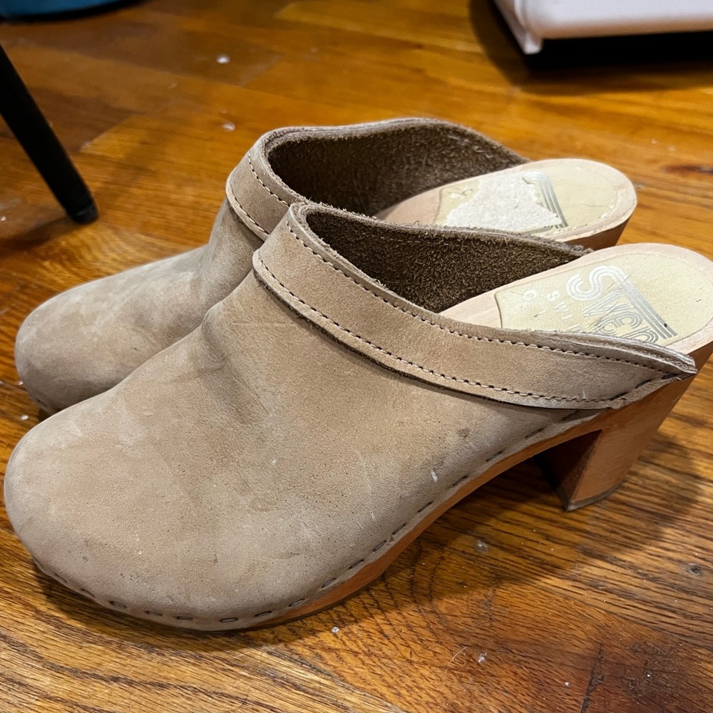 Size 36 taupe suede Sven Swedish Clogs